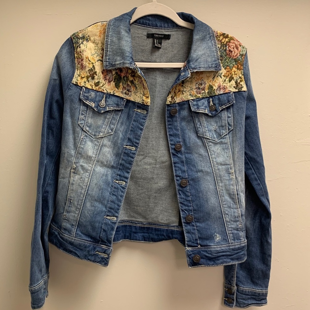 🎉FOREVER 21 Denim/floral jacket